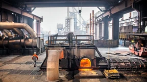 Größter Stahlproduzent fährt ersten Hochofen runter