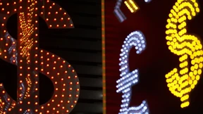 Kleinanleger riskieren Verluste durch CFDs im Dollarhandel