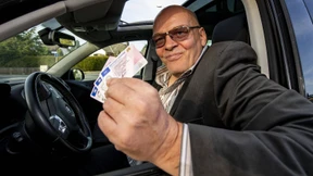 König der Führerscheine vor Gericht