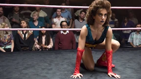 Frauen am Rande des Nasenbeinbruchs