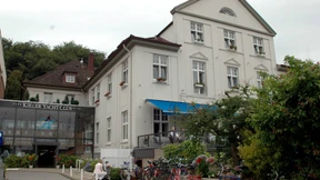 Abschied von Dienstvilla, Yachtclub und Jagden 