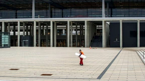 Wattebausch und Maschinenpistole