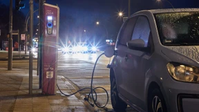 Verkauf von Elektroautos zieht auf der Welt stark an