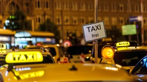 Frankfurt schenkt Frauen Gutscheine für Taxifahrten