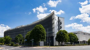 Harte Kontrolle der Finanzberater