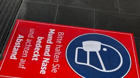 Zugscheibe nach Hinweis auf Maskenpflicht zerstört