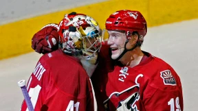 Eishockey-Torwart trifft ins gegnerische Tor