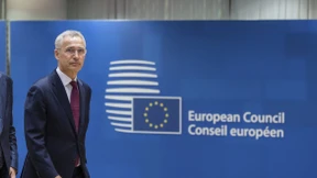 NATO verlängert Stoltenbergs Amtszeit