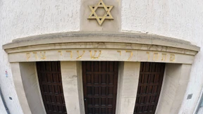 Jede zweite Woche Angriff auf Synagoge