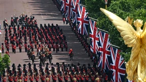 Pomp und Jubel bei Militärparade in London