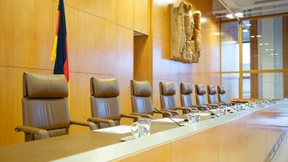 Karlsruhe gibt dem Bundesarbeitsgericht Nachhilfe