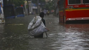 Eine Stadt steht unter Wasser