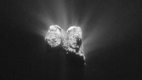 Tschuri speit Gas und Staub