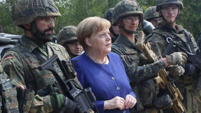 Merkel kündigt steigende Wehrausgaben an