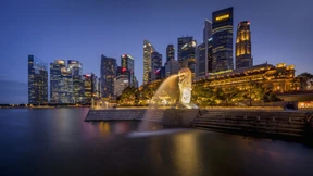 Dienstmädchen gibt Arbeitgebern Klowasser zu trinken