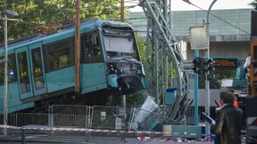 U-Bahn kollidiert mit Prellbock