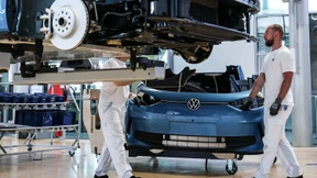 Gewinn von VW bricht um ein Drittel ein