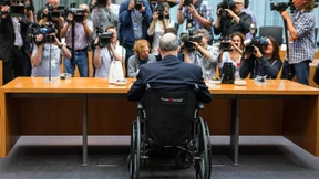 Binney spricht von „totalitärem“ Ansatz