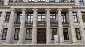 Ermittler durchsuchen Büros der Berenberg Bank