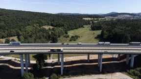 Neue Brücke an A7 bei Fulda nimmt ersten Verkehr auf