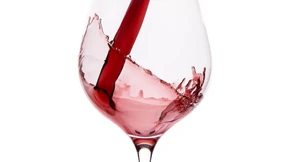 Auch Rotwein gehört in den Kühlschrank