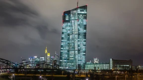 Die EZB unternimmt einen kleinen Schritt Richtung Kurswechsel