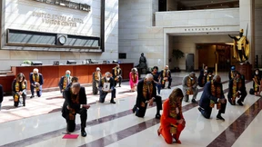 Demokraten knien fast neun Minuten für George Floyd