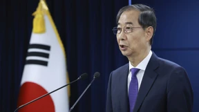 Er tritt zurück, um anzutreten