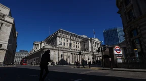 Britische Notenbank hebt die Leitzinsen abermals an