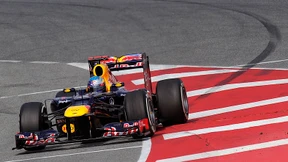 Regenschirme bei blauem Himmel