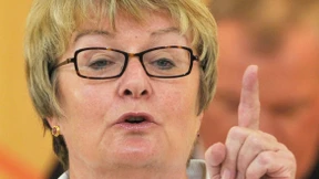 Ministerin verteidigt Abbau bei Nachwuchslehrern