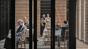 Als der Rechtsextremist spricht, wird die Premiere zum Tumult