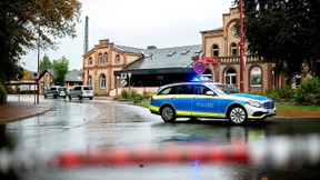 Zug auf der Suche nach mutmaßlichem Mörder von Göttingen gestoppt