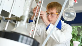 Jung, Akademiker und befristet