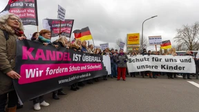 Tausende bei Demonstrationen in Kandel