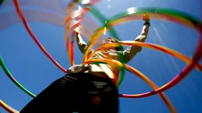 Eine Frau vertraut ihrem Bauchgefühl