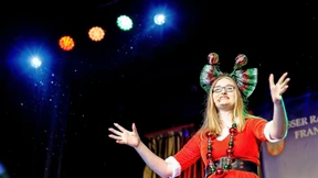 In der Bütt’, ach schau, da steht ja eine Frau