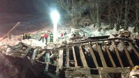 Katastrophenhelfer bergen übrige Vermisste tot aus verschüttetem Hotel