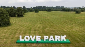 Technofans suchen ein Partygelände