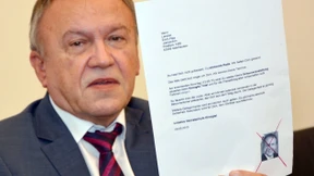 Wahlplakat von Landrat Pipa beschmiert