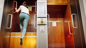 Die Jungen steigen ein