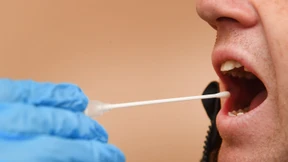 Mann schickt Freund zum Vaterschaftstest und fliegt auf