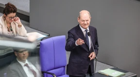 Wie Scholz im Bundestag auf viele Fragen wenig antwortet