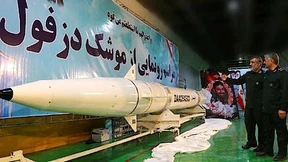 Iran stellt neue Mittelstreckenrakete vor