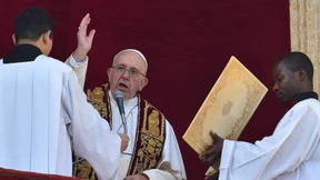 Papst dankt Flüchtlingshelfern in aller Welt