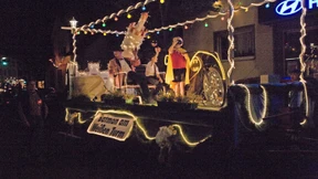 Laternenfest hinter Fahrzeugsperren