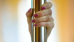 Eine Poledance-Einlage zur Einschulung