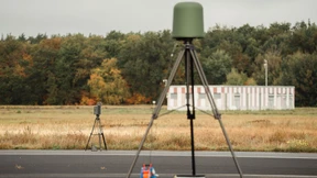 Drohnenalarm auf dem alten Rollfeld