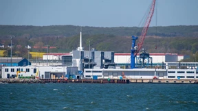 Bund plant LNG-Terminal im Hafen von Mukran