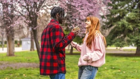 Dating-Apps verlieren ihre jüngsten Nutzer